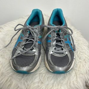 Women athletics shoes